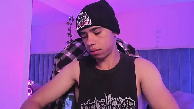 Muscle Scott online show from November 2025 12:45:02 PM