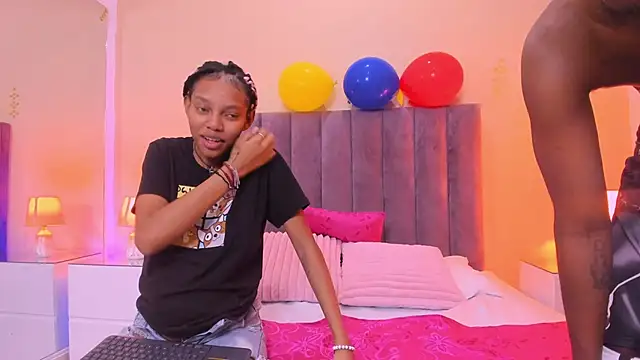 Snapshot of Kiaraa_y_Her_Crazy chatting on June 2026 04:17:01 AM Kiaraa y Her Crazy online show from June 2026 04:17:01 AM