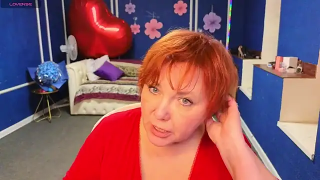 Kira Kenett online show from April 2026 05:26:02 PM