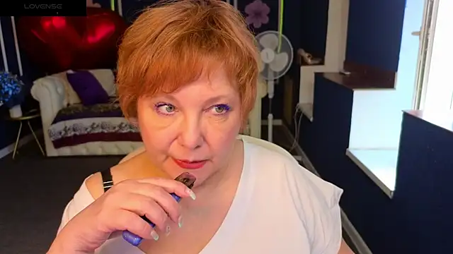 Snapshot of Kira_Kenett chatting on June 2026 05:42:01 AM Kira Kenett online show from June 2026 05:42:01 AM