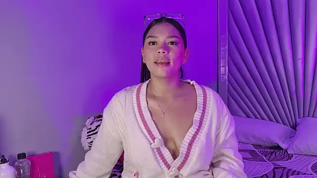 HatsaJones online show from April 2026 04:01:01 AM