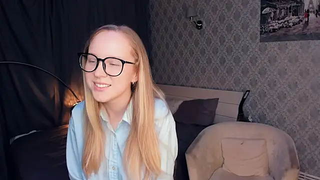 SoonMoor online show from October 2025 05:11:02 PM