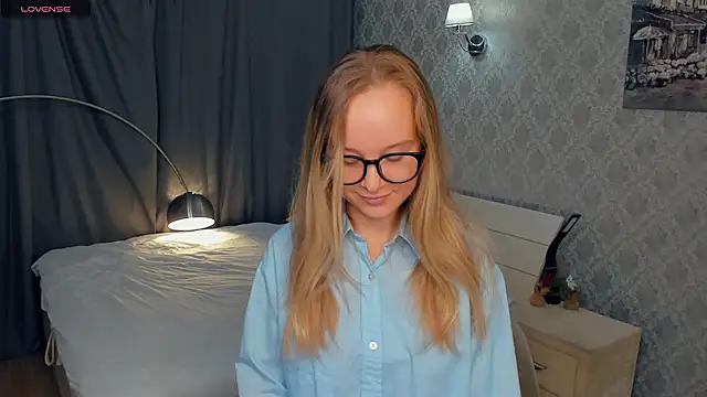 SoonMoor online show from October 2025 05:24:02 PM