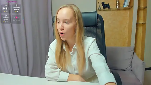 SoonMoor online show from November 2025 07:24:02 PM