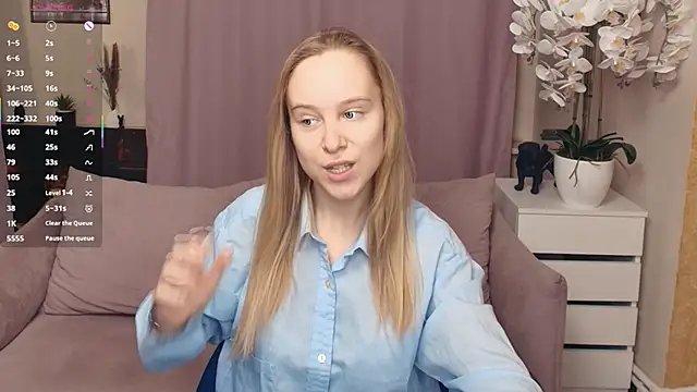 SoonMoor online show from February 2026 07:01:02 PM