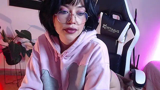 Ellyuwuw online show from March 2026 09:09:02 PM