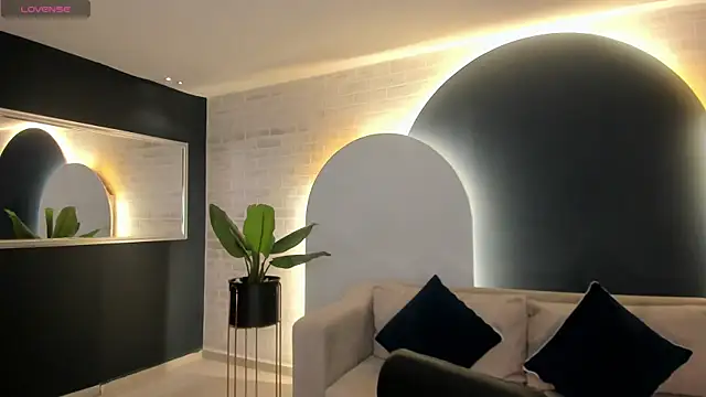 LucyWeiss  online show from October 2025 06:40:01 PM