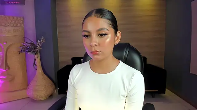 NinaBlum online show from October 2025 02:50:02 AM