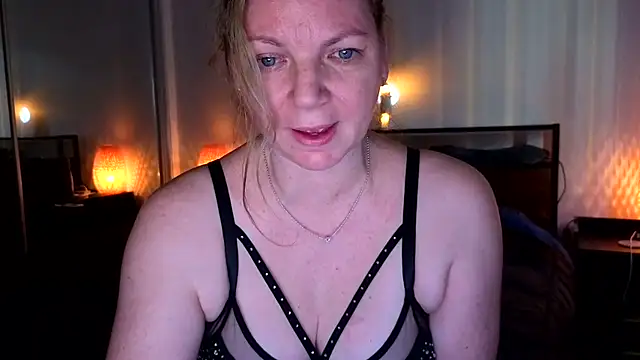 aussiepeaches online show from April 2026 02:18:01 AM