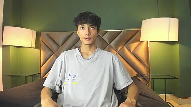 Lean Portman online show from November 2025 09:36:02 PM