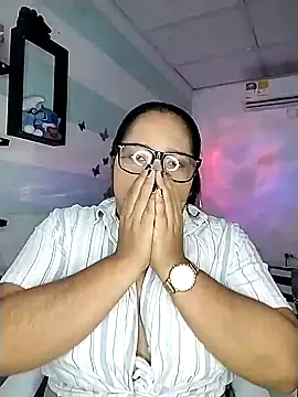 Angelly ricura online show from October 2025 02:41:01 PM