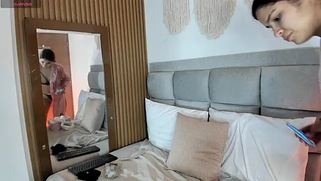 Aliina  Sauvage online show from November 2025 03:45:01 PM