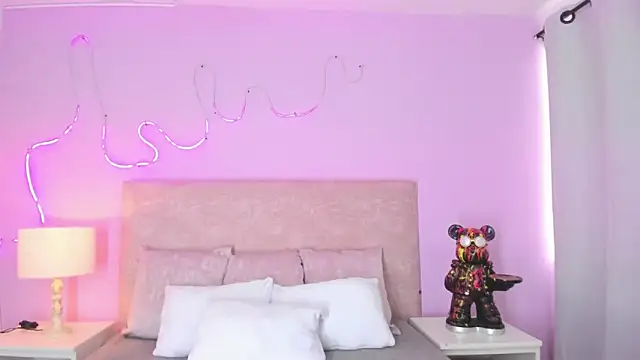 EmaRae1499 online show from November 2025 07:35:01 PM