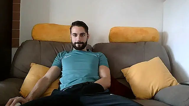 Amicisegreti online show from December 2025 10:01:01 AM