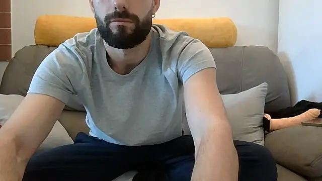 Amicisegreti online show from February 2026 12:45:02 PM