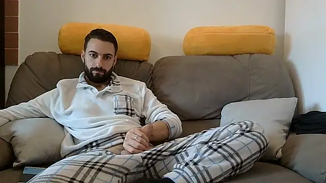 Amicisegreti online show from March 2026 08:10:02 AM