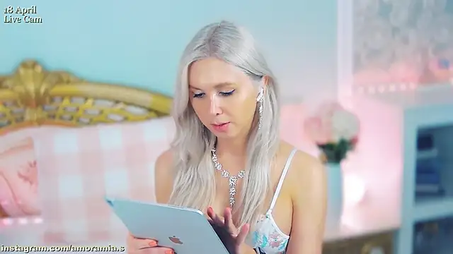 Amoramias online show from April 2026 07:07:02 PM