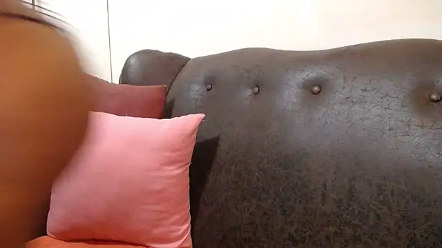 bustylaura4u online show from February 2025 03:40:01 PM