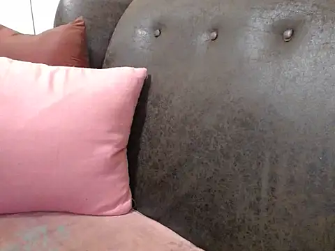 bustylaura4u online show from March 2026 11:00:02 PM