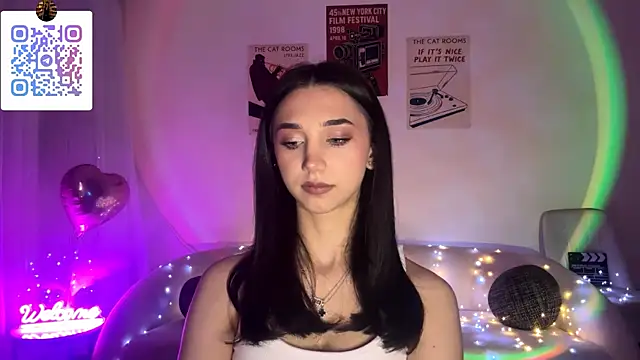 LinaMour online show from April 2026 10:34:01 PM