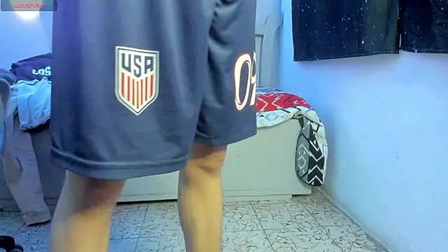 SantiagoRusso18 online show from November 2025 07:38:01 PM