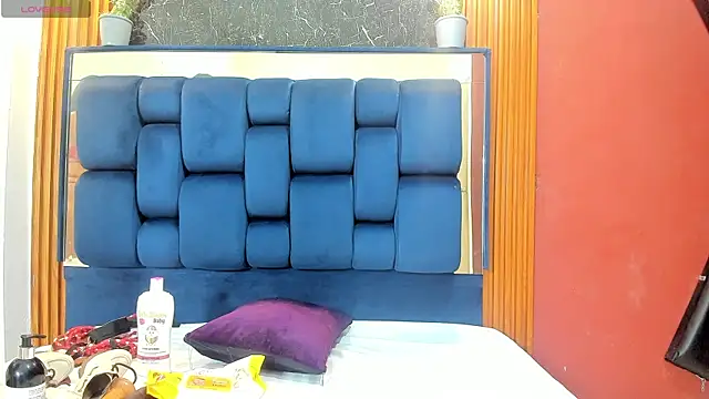 JisooLuv online show from November 2025 01:32:02 PM