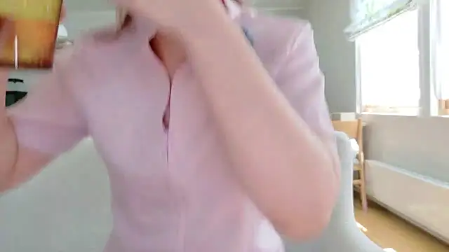 Snapshot of SUZU_1201 chatting on June 2026 01:14:02 AM SUZU 1201 online show from June 2026 01:14:02 AM