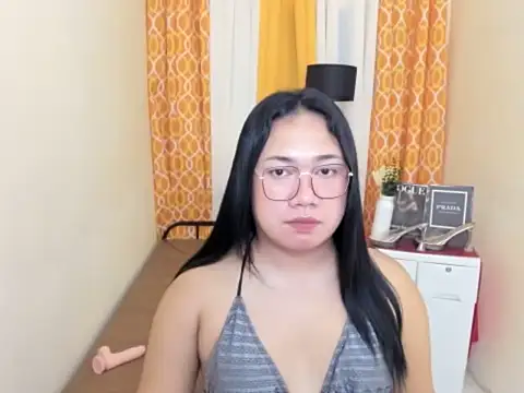 TsUncutKaren online show from April 2026 12:43:01 PM