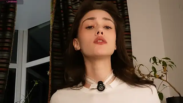 Snapshot of ttragedienne chatting on October 2025 01:37:01 PM ttragedienne online show from October 2025 01:37:01 PM