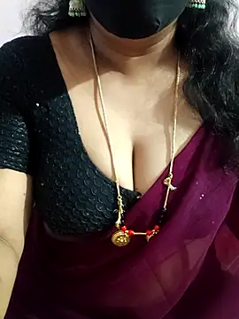 luci-queen online show from May 2026 07:29:01 PM