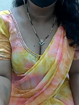 Snapshot of luci-queen chatting on June 2026 07:18:02 AM luci-queen online show from June 2026 07:18:02 AM