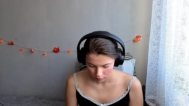 CutieAnny online show from October 2025 04:35:01 AM