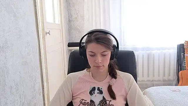 CutieAnny online show from November 2025 04:44:02 AM