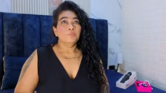 yunkeyc online show from November 2025 02:01:02 AM