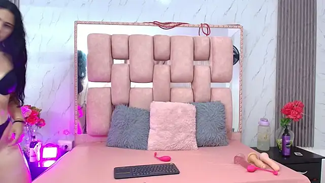 Snapshot of SofiaSommers chatting on December 2025 10:05:01 PM SofiaSommers online show from December 2025 10:05:01 PM