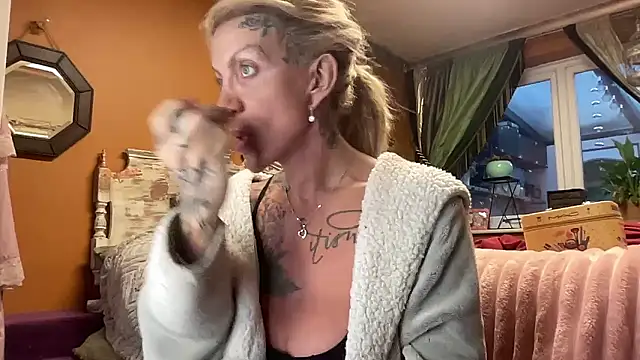 Snapshot of xl_uk_top_trans chatting on January 2026 09:03:01 AM xl uk top trans online show from January 2026 09:03:01 AM