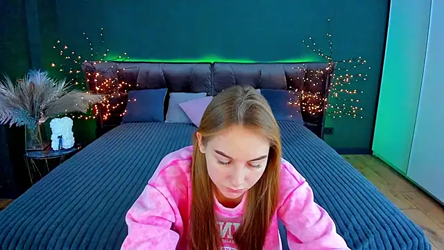 MilaAddams online show from November 2025 06:50:01 AM