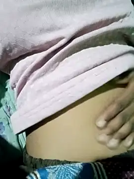 Snapshot of Pari_queen_44 chatting on October 2025 04:24:02 PM Pari queen 44 online show from October 2025 04:24:02 PM