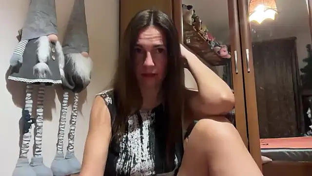 Cyreluna online show from November 2025 04:51:01 PM