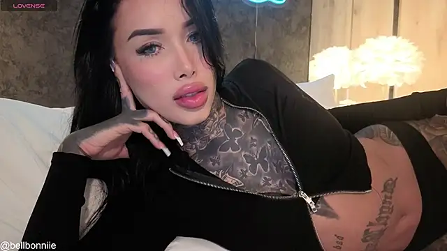 Snapshot of belllbonniie chatting on April 2026 08:20:01 PM belllbonniie online show from April 2026 08:20:01 PM