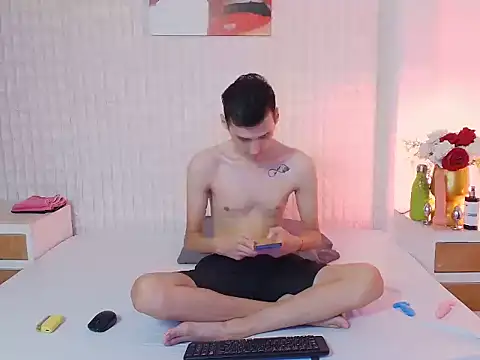 LuigiMarchetti online show from November 2025 08:07:01 PM