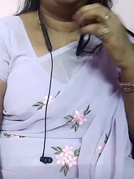 Snapshot of Tamil_Azhaghi25 chatting on February 2026 05:44:02 PM Tamil Azhaghi25 online show from February 2026 05:44:02 PM