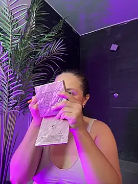 Tayler Kim online show from April 2026 05:43:01 PM