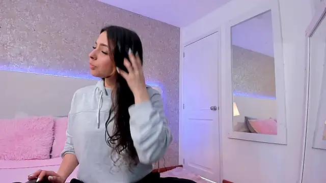 AnniieCooper online show from March 2026 04:01:01 PM