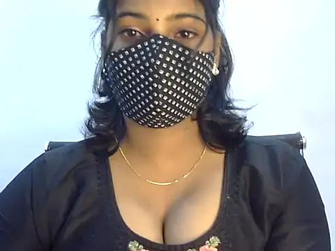 Hott Noor online show from November 2025 07:16:01 PM