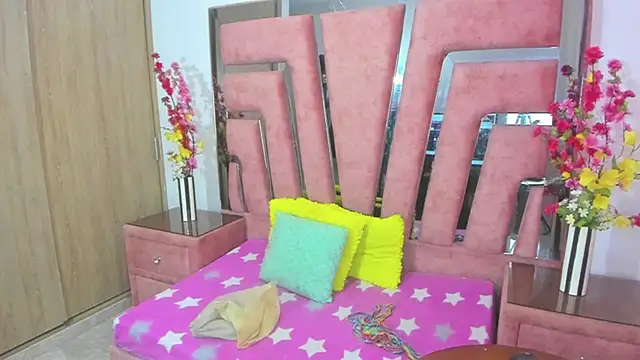 Snapshot of MaraKarly chatting on January 2026 01:15:01 PM MaraKarly online show from January 2026 01:15:01 PM