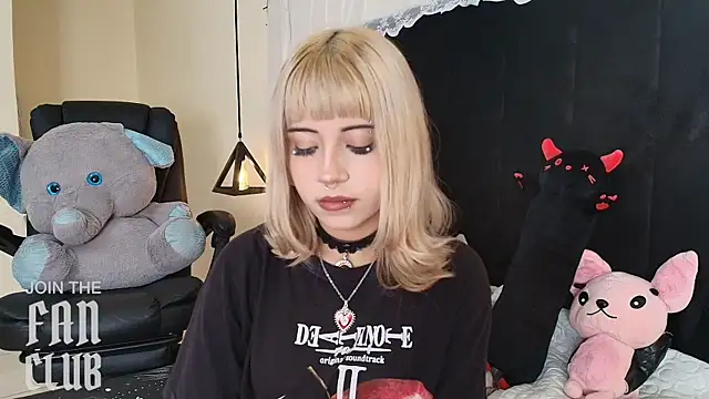 Snapshot of IvyBelle_ chatting on April 2026 11:26:02 AM IvyBelle online show from April 2026 11:26:02 AM