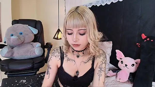 Snapshot of IvyBelle_ chatting on May 2026 11:26:02 AM IvyBelle online show from May 2026 11:26:02 AM