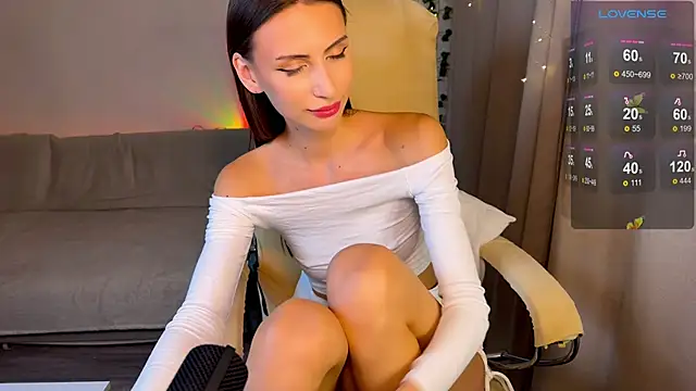 Snapshot of EmmyBell_ chatting on September 2025 05:05:02 PM EmmyBell online show from September 2025 05:05:02 PM