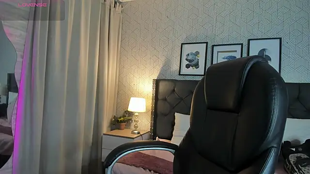 Snapshot of sophie__blare chatting on July 2026 07:20:02 PM sophie blare online show from July 2026 07:20:02 PM